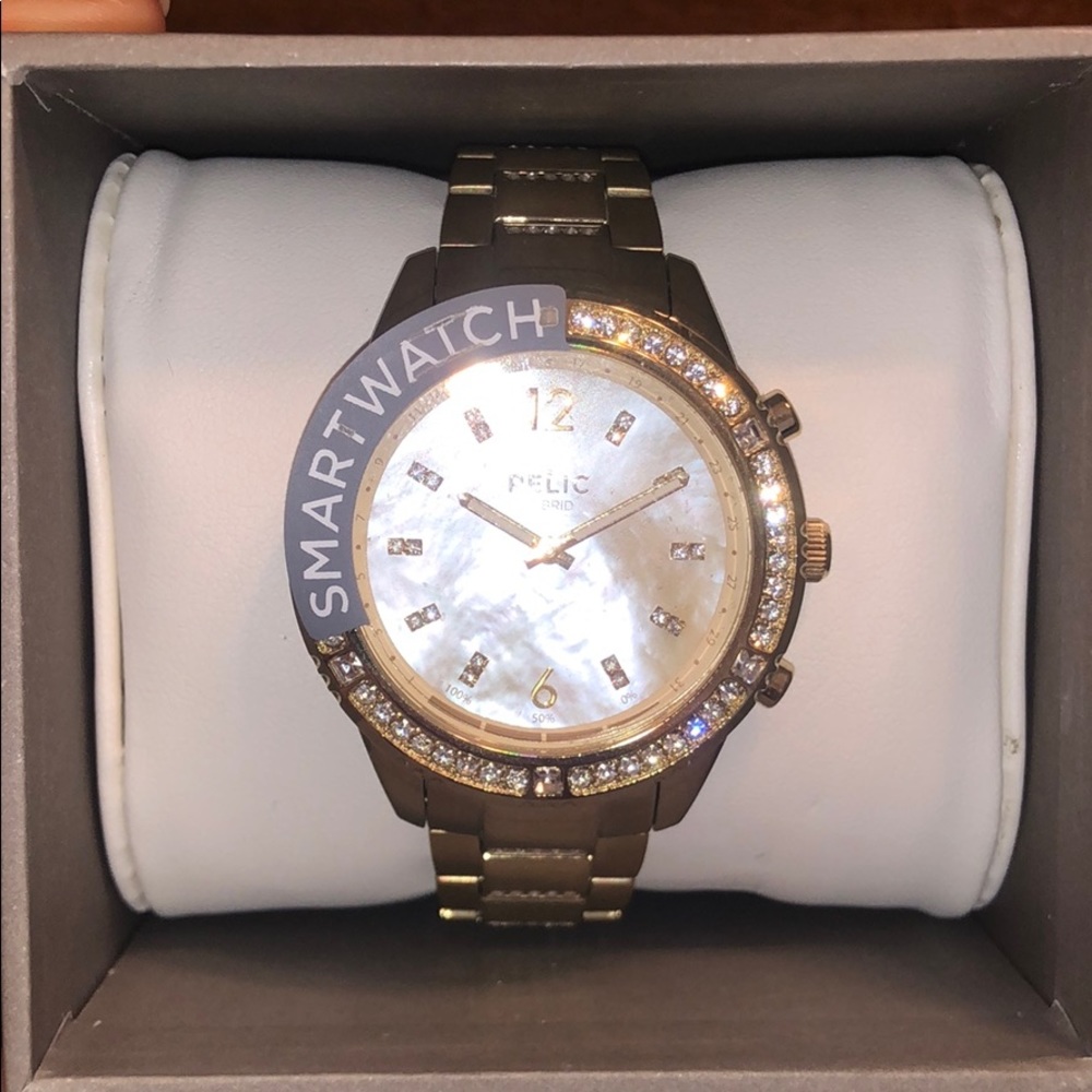 Relic hybrid connected smartwatch